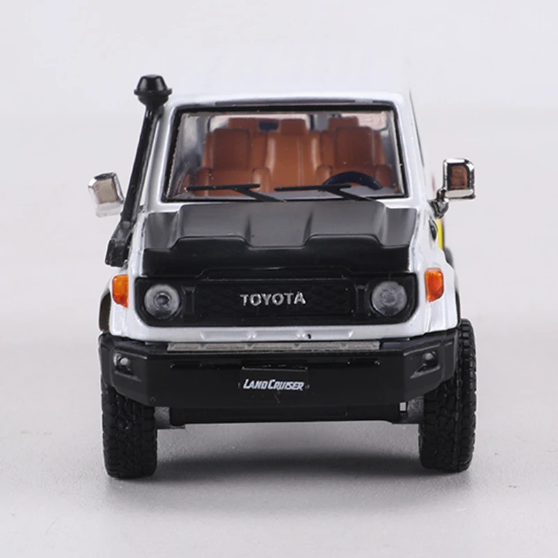 GCD 1:64 Land Cruiser LC70 J76 Alloy Model Car - view 5