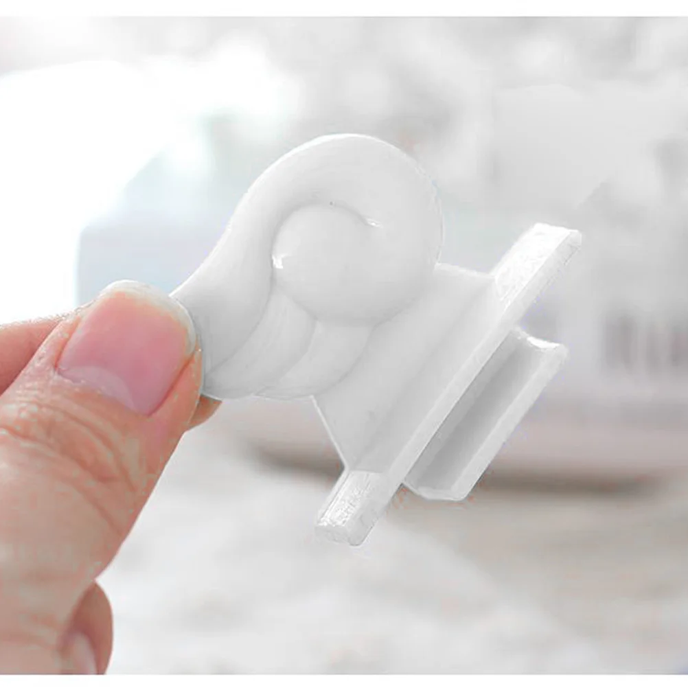 

Toilet Seat Lifter Wing Shape White Design Anti-Dirty Cover For Elderly Kids Avoid Touching Lid Sanitary Bathroom Fixture