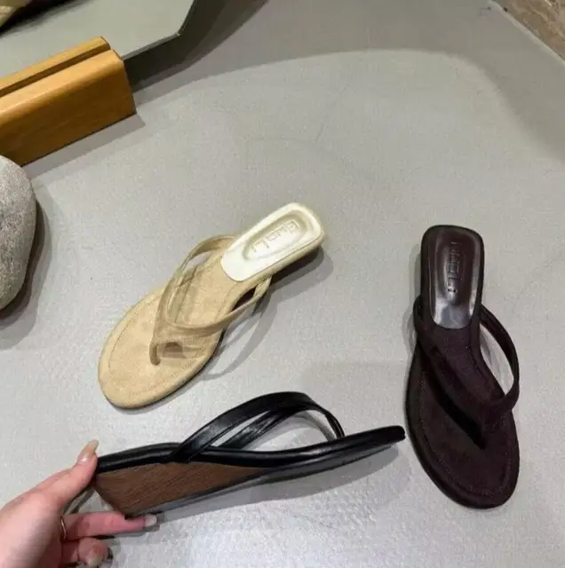 Fashion Round Clip Toe Wedge Women Slippers Outdoor Casual Wedge Sandals 2026 New Flip Flops Summer Beach Flip Flops Women Shoes