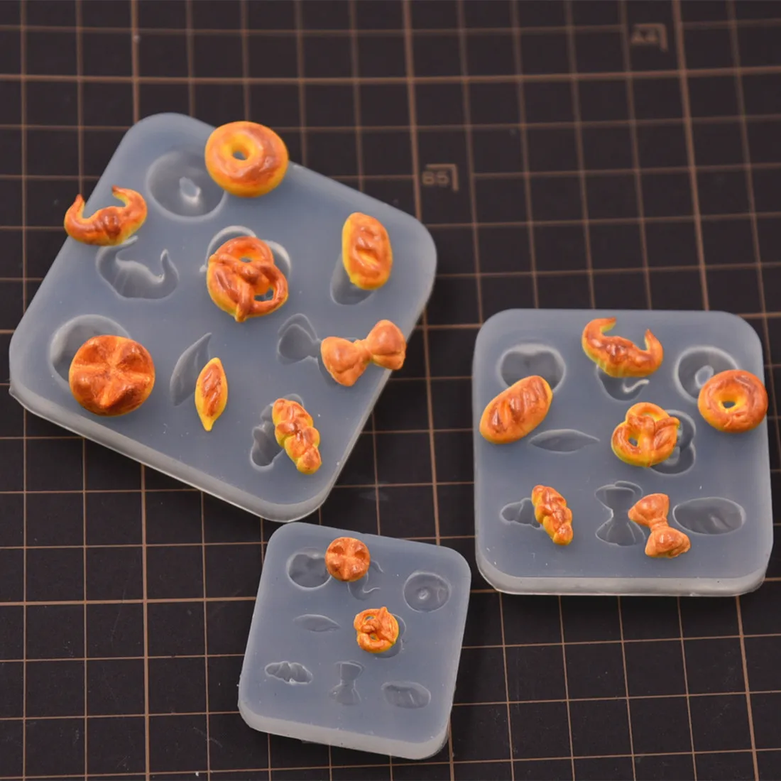 Cute Pottery Clay Mini croissant Doughnut Bread  Silicone Mold Differen Size
