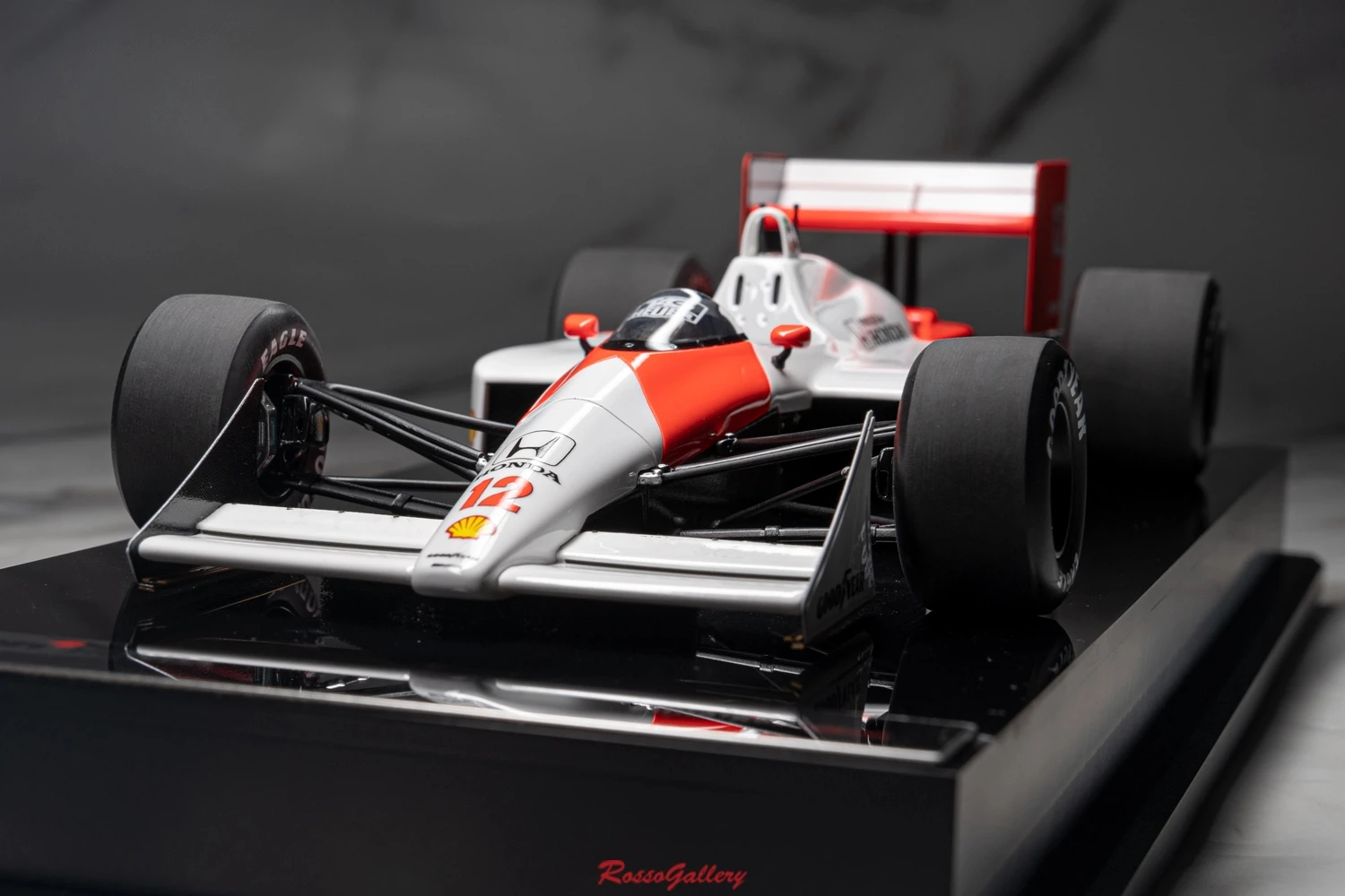 アマルガム AMA 1:18 F1 MP4-4 セナシミュレーション限定版樹脂金属静的車モデルおもちゃギフト