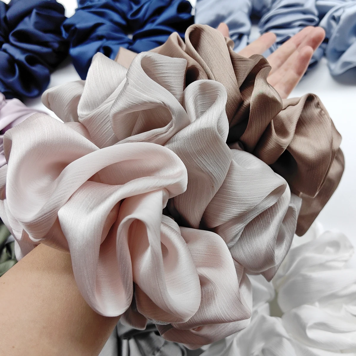 15 Colors Big Size Crepe Satin Scrunchies Muslim Women Custom Elastic Volumizing Oversized Neat stitching Bunch Hair Tie