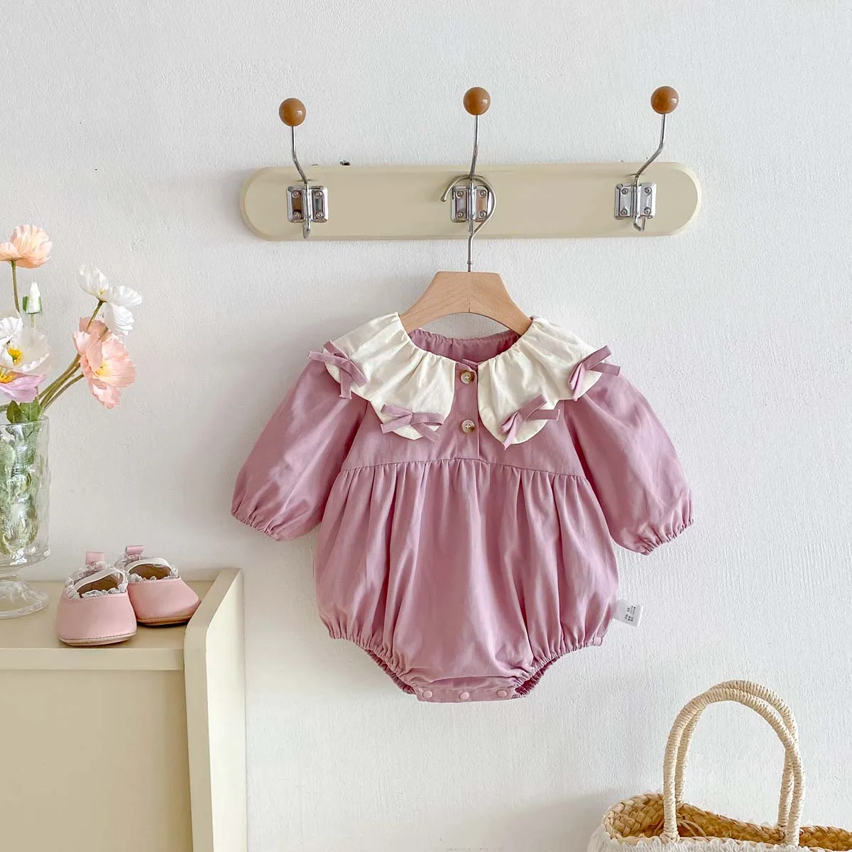 Autumn baby girl sweet cute doll collar bow long sleeve jumpsuit, baby girl cute long sleeve jumpsuit, very suitable for going o