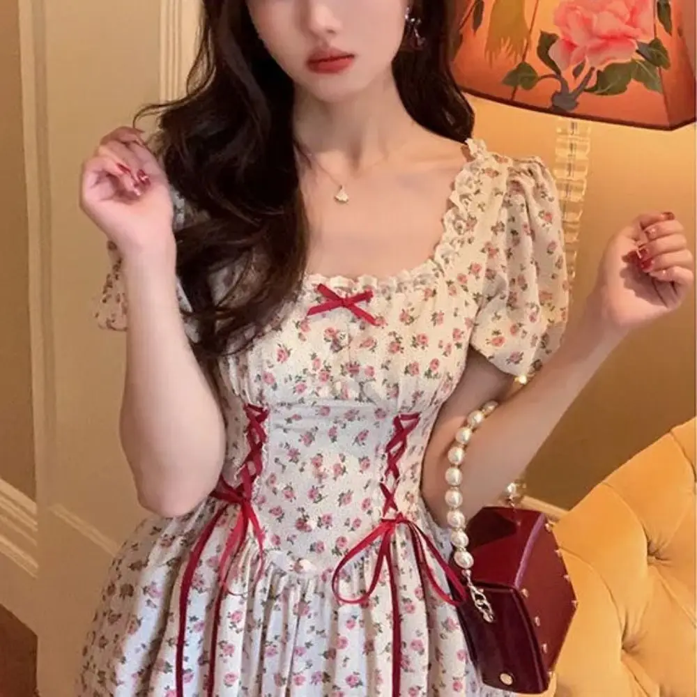 Śliczne małe kwiaty Mini sukienka w kwiaty Kwadratowy kołnierzyk Wstążka Sukienka w kształcie litery A Bufiaste rękawy Sukienka w stylu baletowym Koronkowa sukienka z kokardą