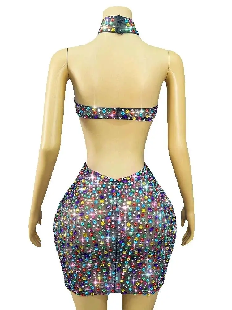 جودة عالية لامعة اللون الساخن الماس مثير معلقة الرقبة فستان بدون ظهر 2025 موضة جديدة مخصصة الملابس النسائية