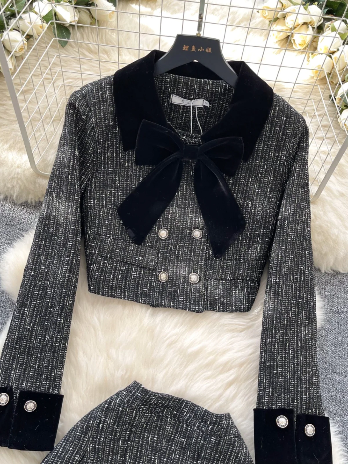 KUSAHIKI Chaqueta de tweed de manga larga con lazo de mariposa en contraste retro Conjunto de falda plisada de cintura alta para mujer