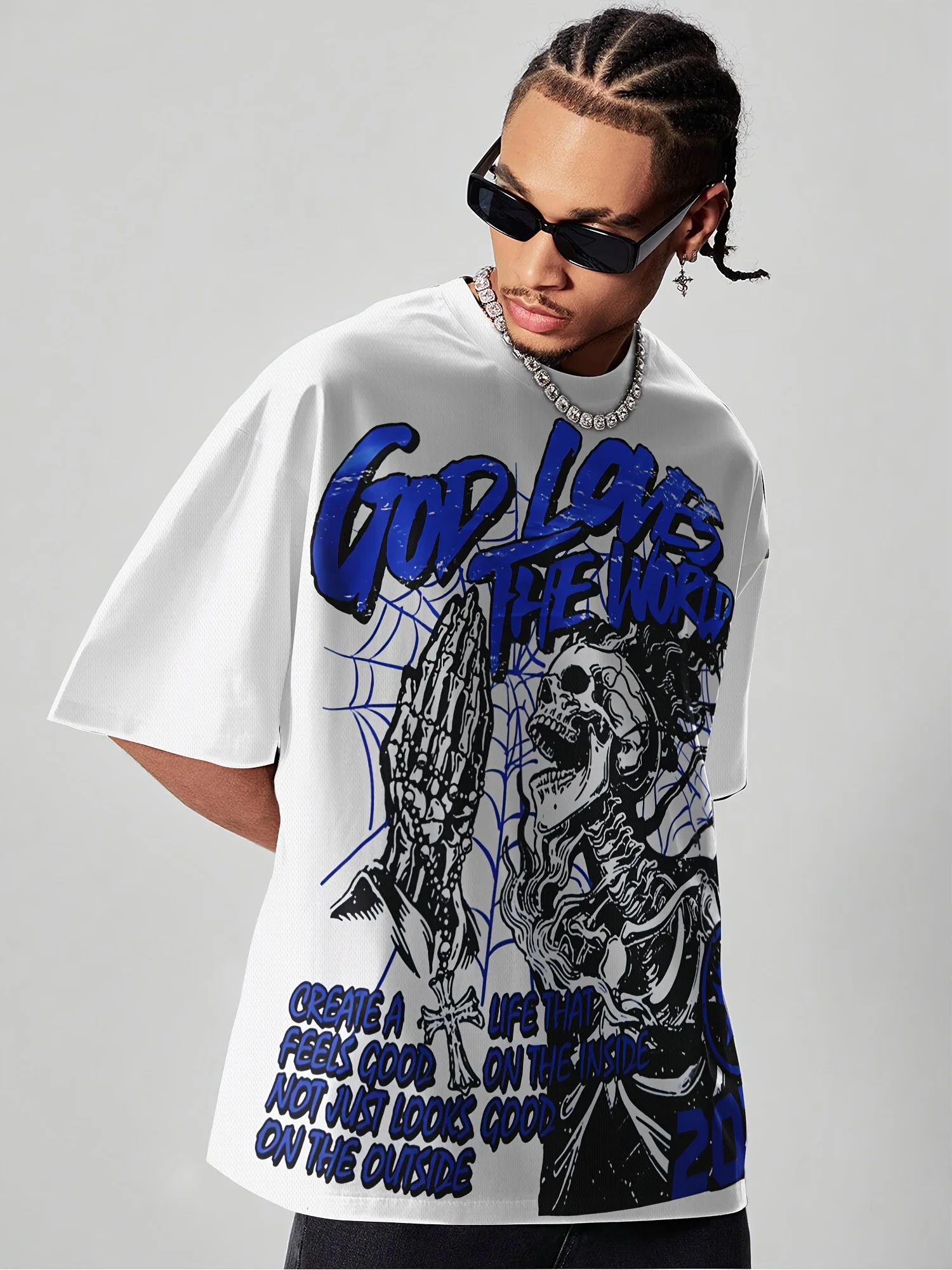 تي شيرت رجالي كاجوال God Loves The World Skull جرافيك بتصميم أزرق وأبيض مع أيدي صلاة ونجوم وعناصر زهرية وأكمام قصيرة #1
