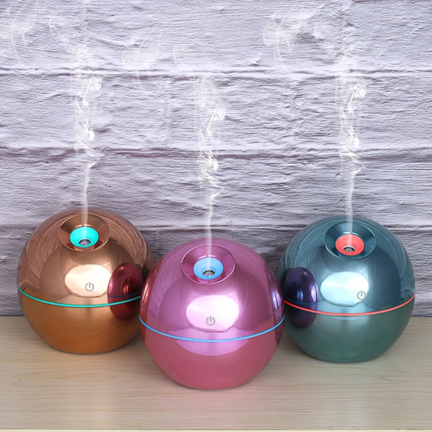 Melhore seu espaço com aromaterapia calmante com este mini difusor portátil de óleo essencial de aromaterapia ultrassônica. Transfor