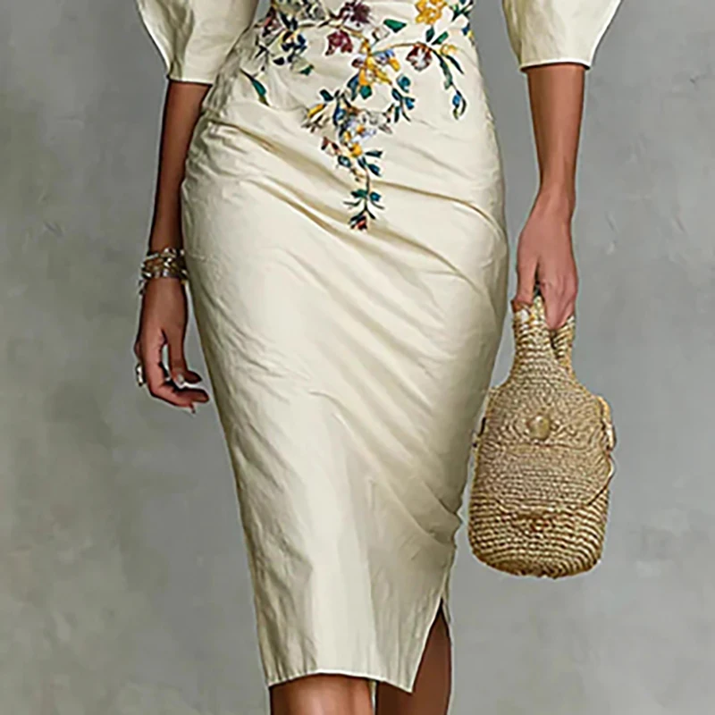 Elegancka sukienka damska na wiosnę z kwiatowym wzorem, dopasowana, seksowna, z dekoltem typu slash neck, z wycięciami i rozcięciem, idealna na imprezę, codzienna sukienka damska z rękawem 3/4 na jesień.