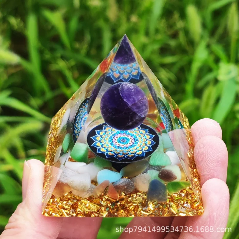 

Cross-Border New Crystal Ball Gravel Pyramid Home Crafts Resin Decorations Desktop Decoration Independent Station New Product