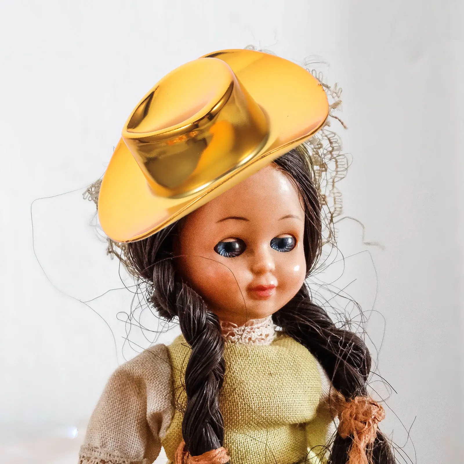 10Pcs Mini Sparkle Cowboy Hats Plastic Western Craft Decoration for DIY Dollhouse Accessories Party Favors Cake Topper Keychain
