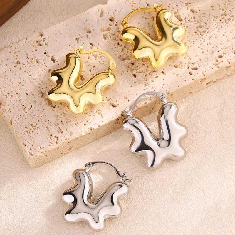 

Light luxury retro high-end butterfly earrings fashionable personality Halloween earrings female temperament versatile