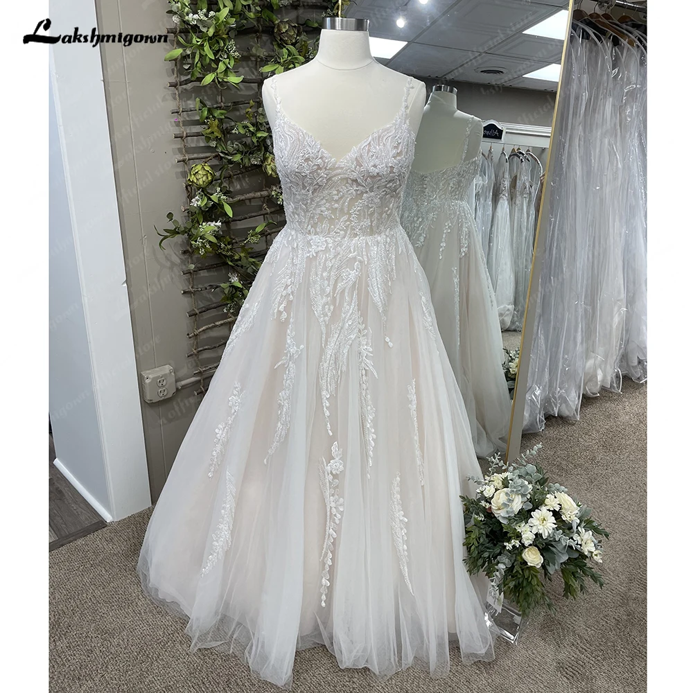 Lakshmigown moderno vestido de casamento com decote em v para noiva rendas apliques a linha sem costas lantejoulas alças espaguete robe de mar personalizado