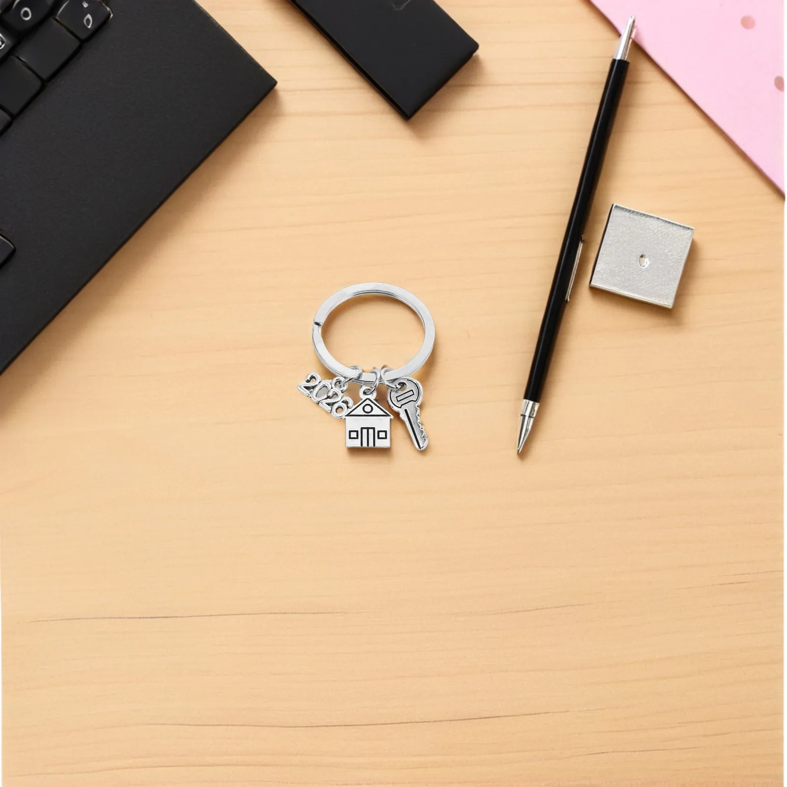 8Pcs New Apartment Keychains Housewarming Gifts Zinc Alloy Metal House Keyring for Homeowners First Home Keyring