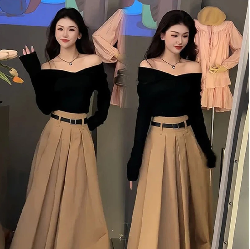 Fashion Set for Women in Spring and Autumn New Korean Version Off Shoulder Top Pleated Skirt Two-piece Set