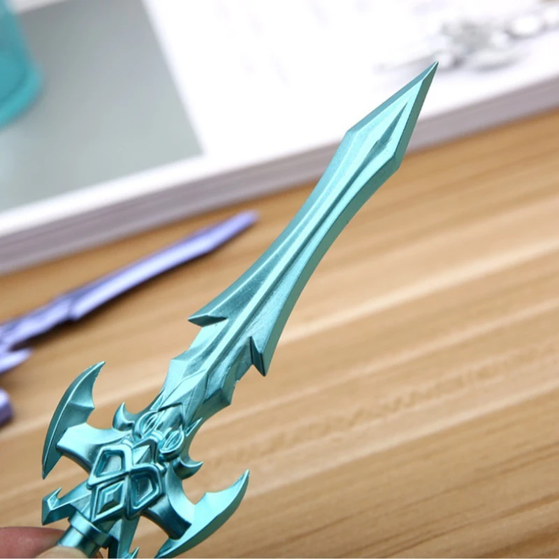 Nuovo modello di spada fredda da 16 cm Cancelleria nera Penna creativa Studente Scatola cieca Decorazione del desktop Ornamenti Regali del festival Giocattoli per bambini