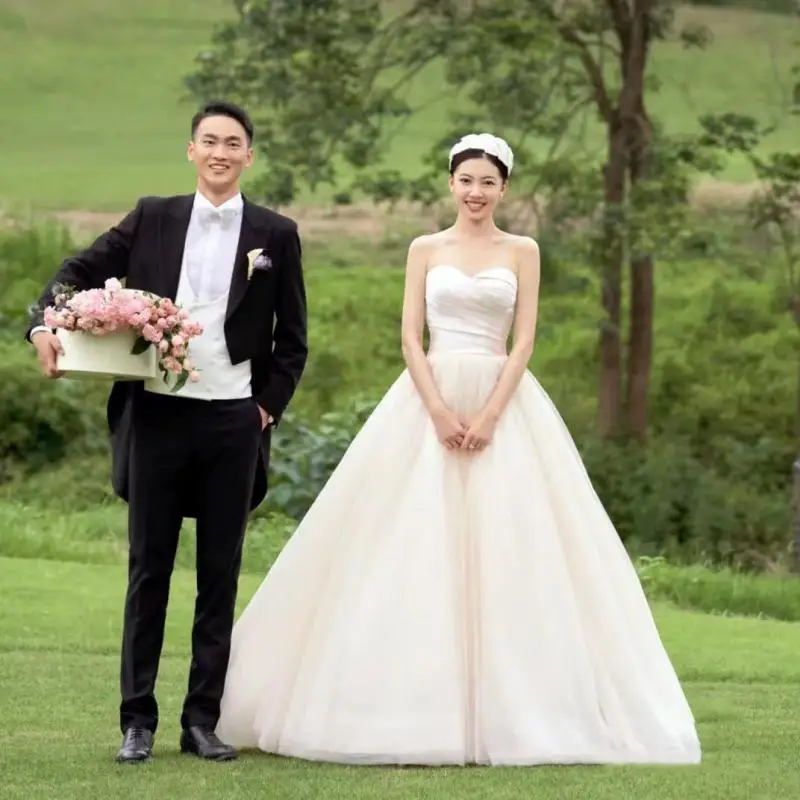 

Classic Sexy Strapless Ball Gown Wedding Dresses Elegant Simple Bridal Dress With Train New Women's Dress Plus Size Customized