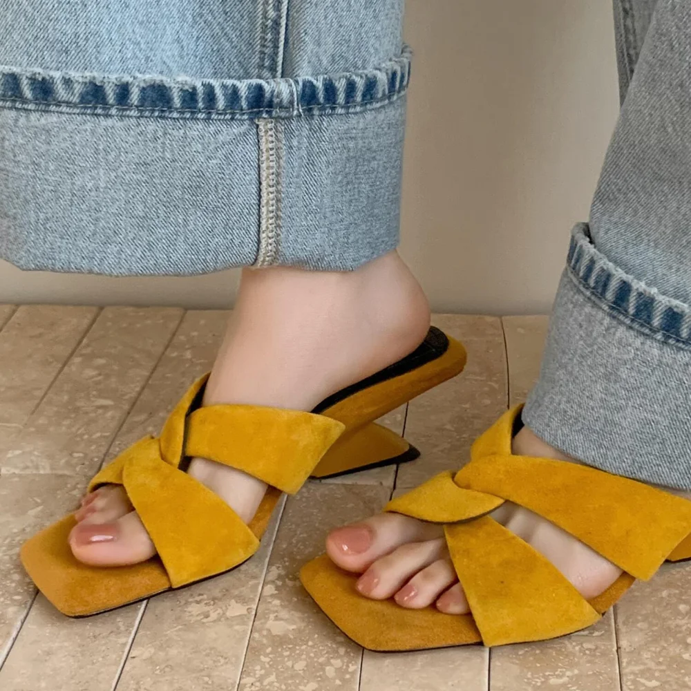 Französische offene Zehenpartie, gedrehter Keilabsatz, gerade Pantoletten, 2026 neue Damen-Sommer-Sandalen mit eckiger Zehenpartie – Detail 7