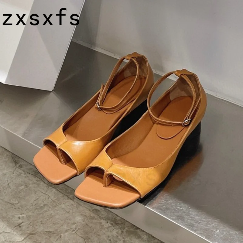 

Summer FlipFlops Beach Shoes For Woman Sandals Square Heel Leather Sandals Designer Holiday Gladiator Sandalias Mujer 2024