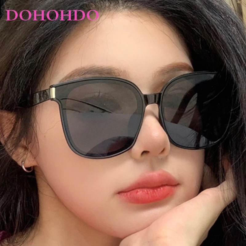 

Fashion Rivets Small Square Women Sunglasses Men Casual Glasses Vintage Men Outdoor Travel Sunshade Goggles UV400 Oculos De Sol