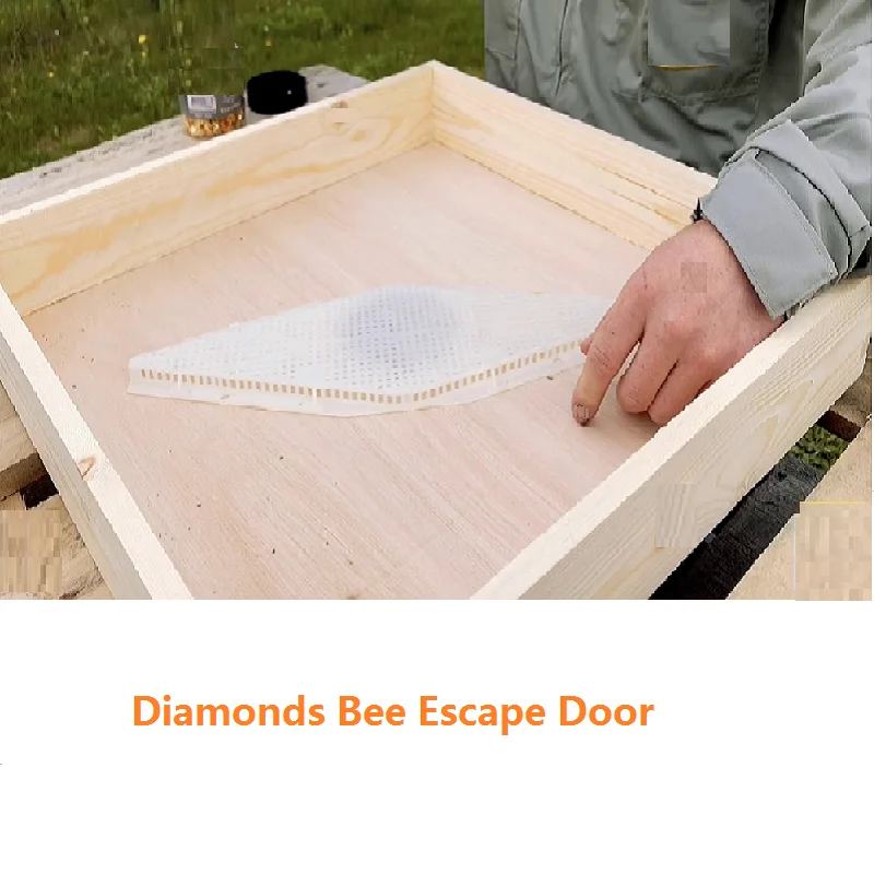 

2PCS Diamonds Bee Escape Door Beehive Nest Door for Clearance Board Beehive Entrance Gate Beehive Escape Door Beekeeping Tools