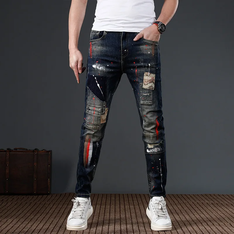 2024 New Fashion Patch Jeans moto per uomo con fori rotti vernice a inchiostro impiombata Slim Fit piedi piccoli moto padella stretta