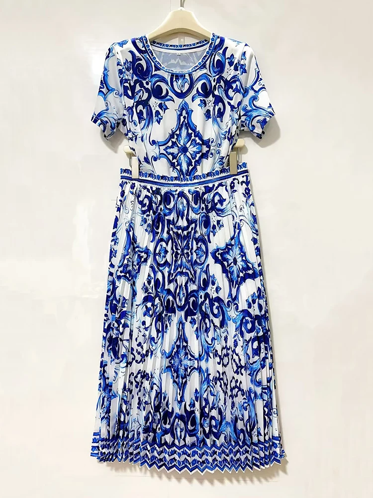 2025 Summer women's retro geometric positioning printed knitted T-shirt two-piece set + loose pleated skirt fashion set