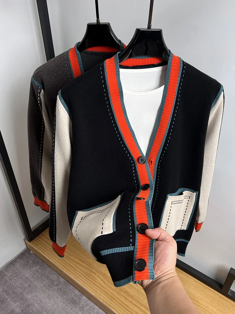 

Высококачественный дизайнерский качественный мужской вязаный кардиган с v-образным вырезом и контрастным карманом, свитер, пальто, корейская модная тенденция, осенне-зимняя мужская одежда