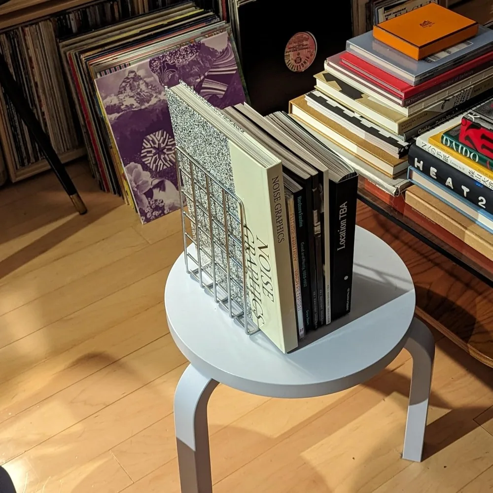 رف تخزين من الكروم للكتب وسجلات الفينيل والمجلات: تصميم بسيط وشديد التحمل #5