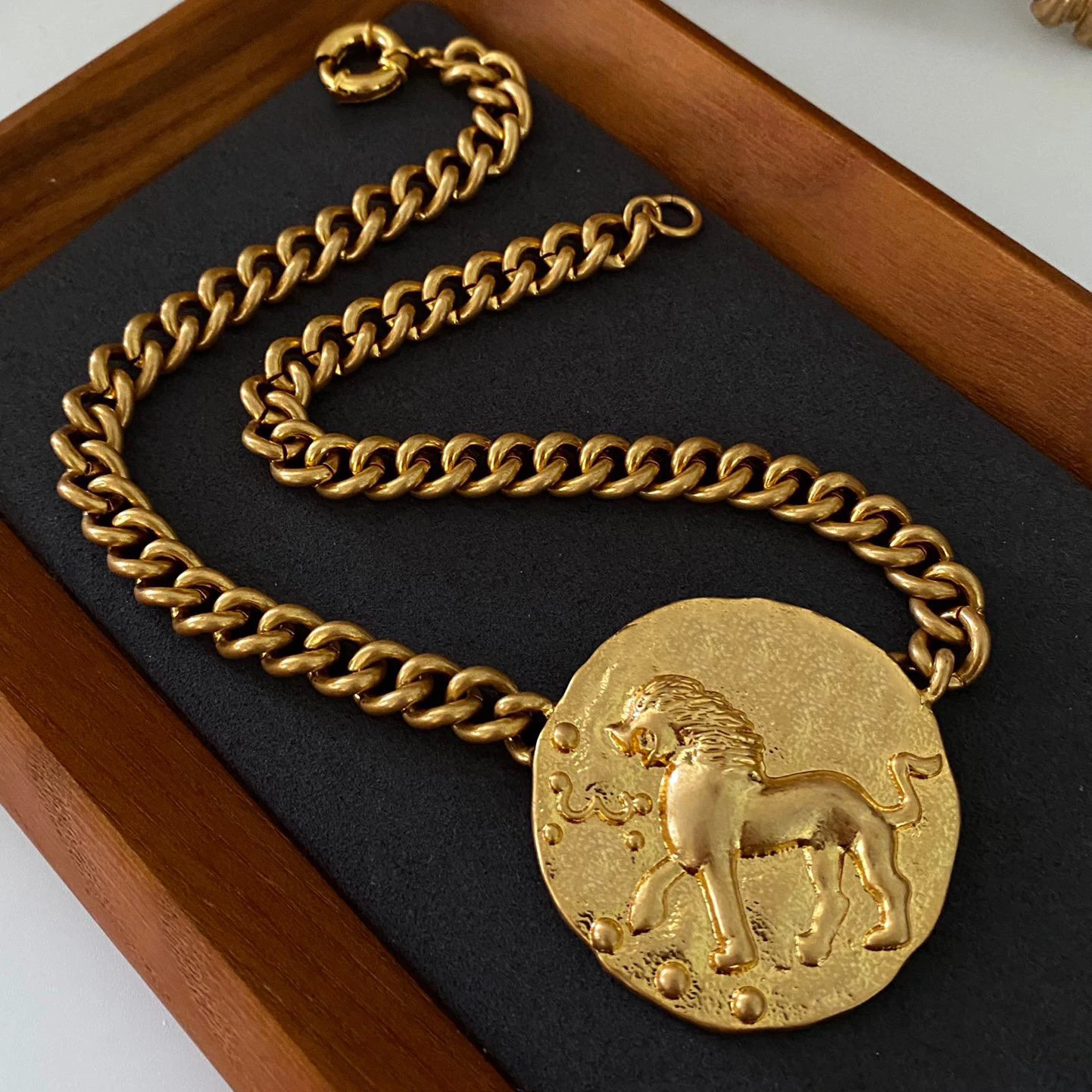 Vintage Jewelry Designer Gold Lion Earrings Necklace Bracelet Brooch Woman Europe Luxury Set Trend 2024