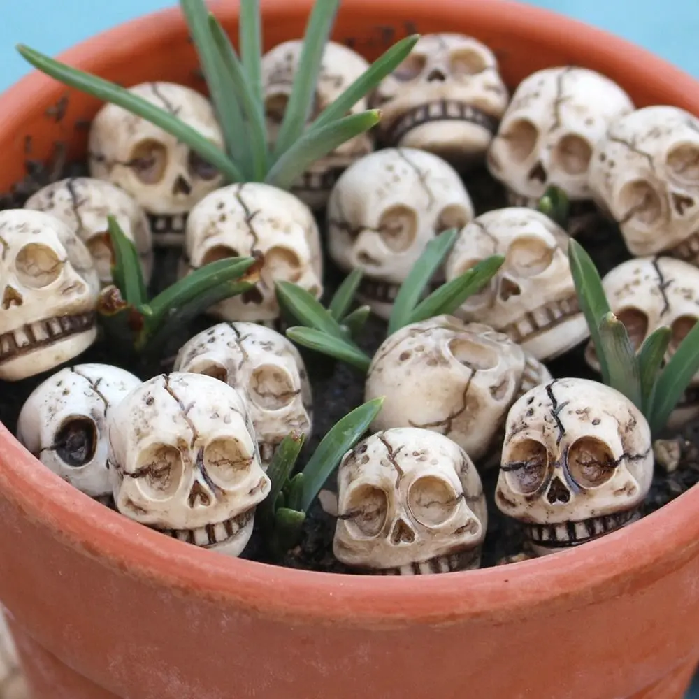 20PCS Resin Halloween Skull Figurine Lightweight Micro Landscape Mini Skull Figurine Bonsai Ornament DIY Ghost Decorative Statue