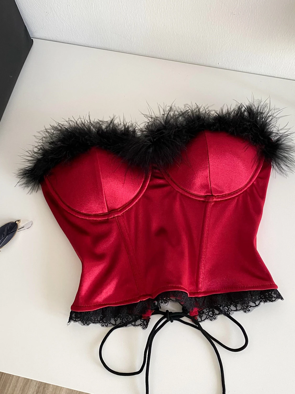 

Женский красный укороченный топ без рукавов с открытыми плечами, меховой лоскутный корсетный топ Y2k Gyaru, укороченный топ на бретелях 2000-х годов, винтажная летняя одежда