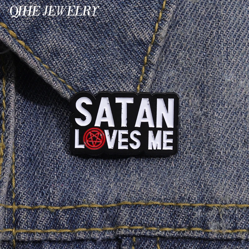 Satan Loves Me Brosche Emaille Pins Punk Gothic Legierung Metall Abzeichen Hemd Rucksäcke Anstecknadeln Schmuck Zubehör Großhandel Geschenk
