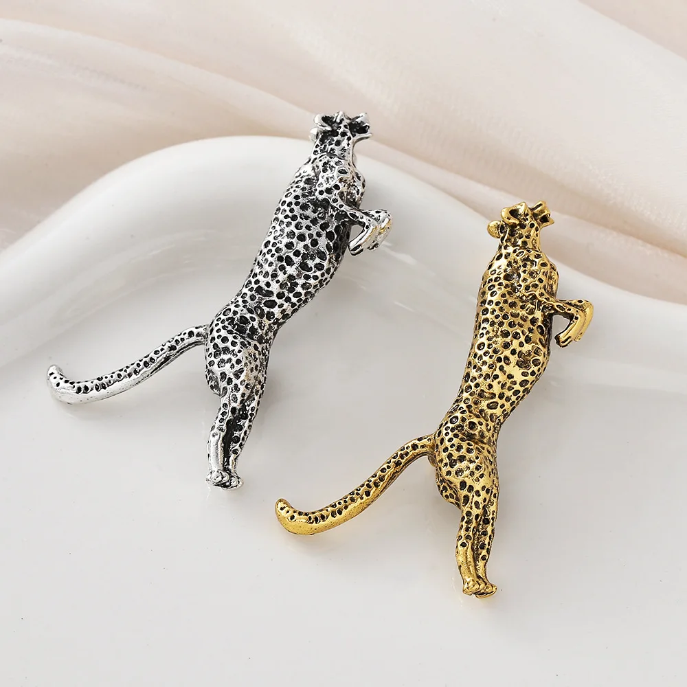 Retro Leopard Brooch Metal Spotted Panther Animal Lapel Pins for Men Daily Party Suit Coat Badge Jewelry Clothing Accessory