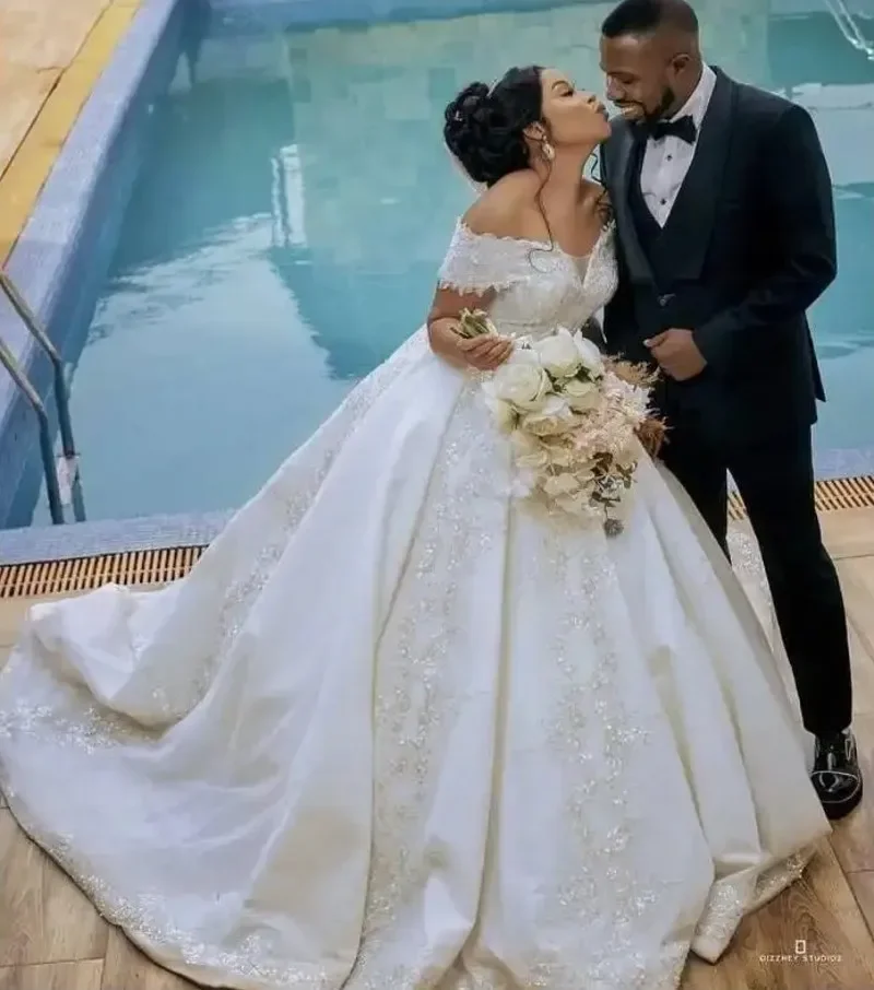 

Customized Gorgeous Off The Shoulder Ballgown Wedding Dresses With Full Beads Sequins Sweep Train Plus Size Bridal Gowns