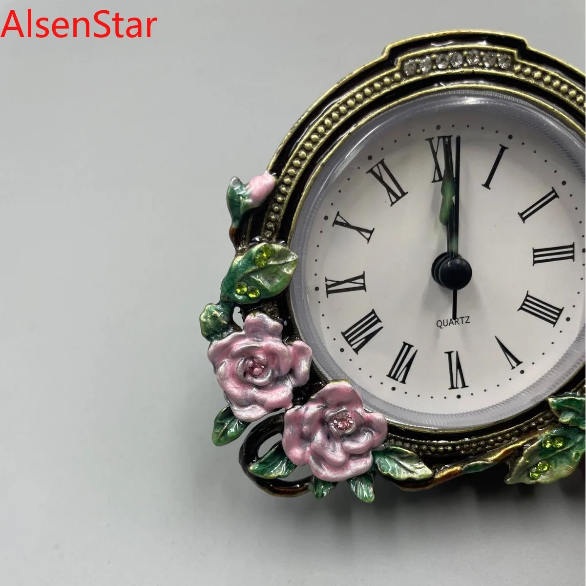 

Delicate Mini Desk Clock Enamel Metal Retro Desktop Clock Study Small Ornaments Mute Watch Gifts Simple Home Decoration