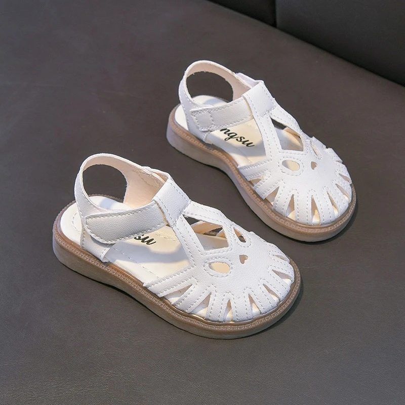 Summer Girls Cool Slippers 2026 New Korean Version Girls Child Hollow Sandals Fashionable Girl Non Slip Casual Versatile Sandals