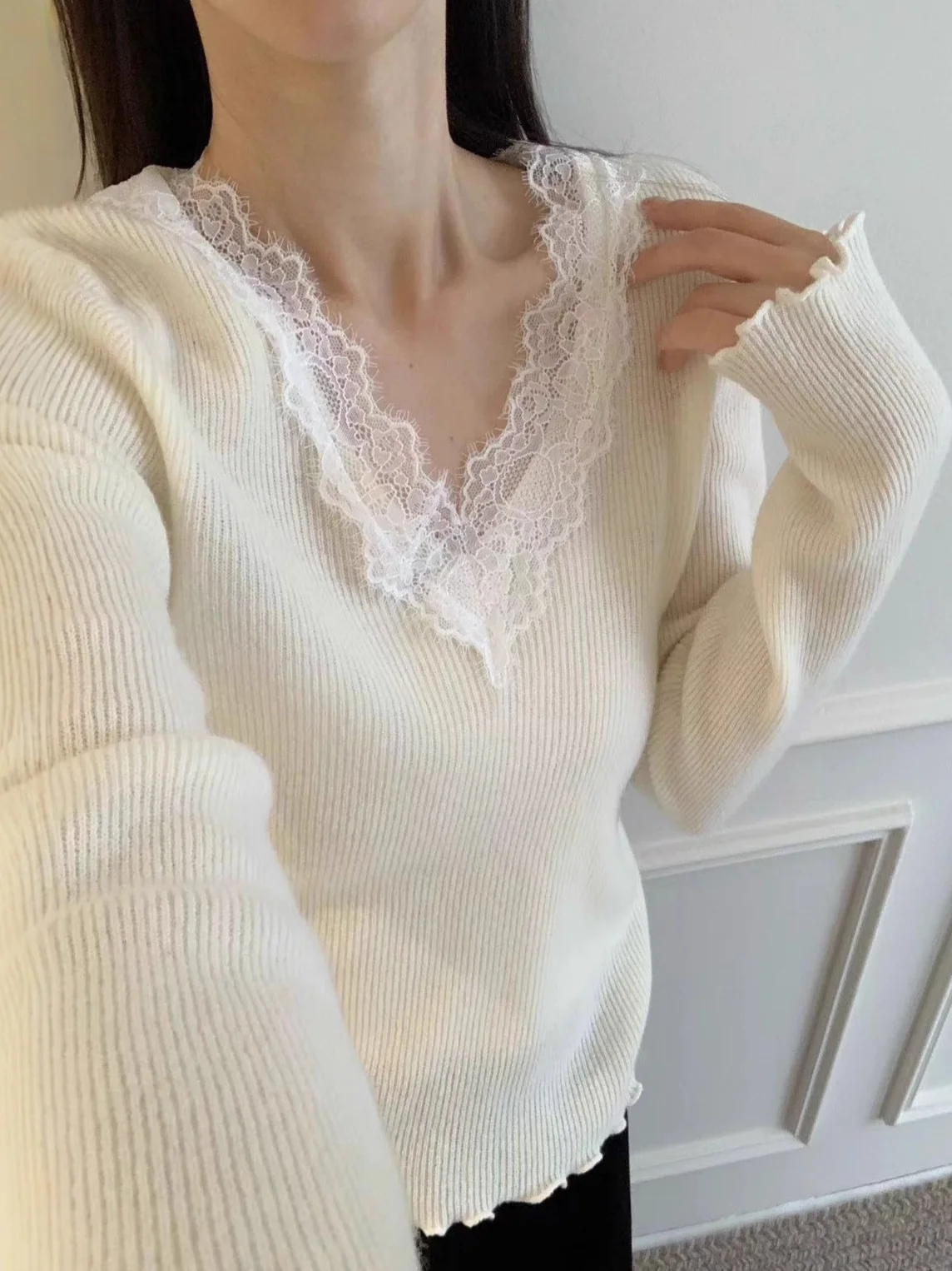 

Soft Style Bear Wool Knitted Sweater V-Neck Lace Splicing White Gentle Wind Women's Fashion Casual Autumn Winter New Arrival