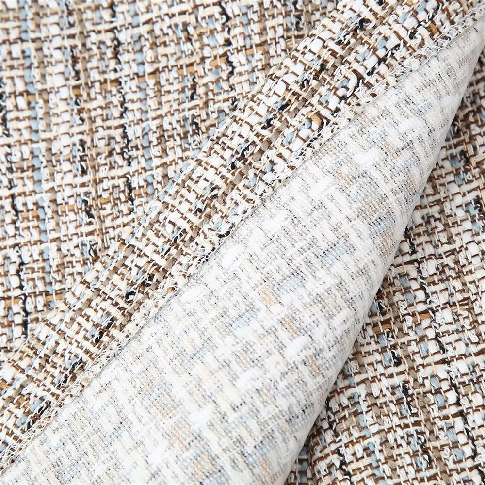 In De Zomer Van 2004 Was De Wollen Textuur Van De Nieuwe Dames Asymmetrische, Slanke En Elegante Rokbroek.