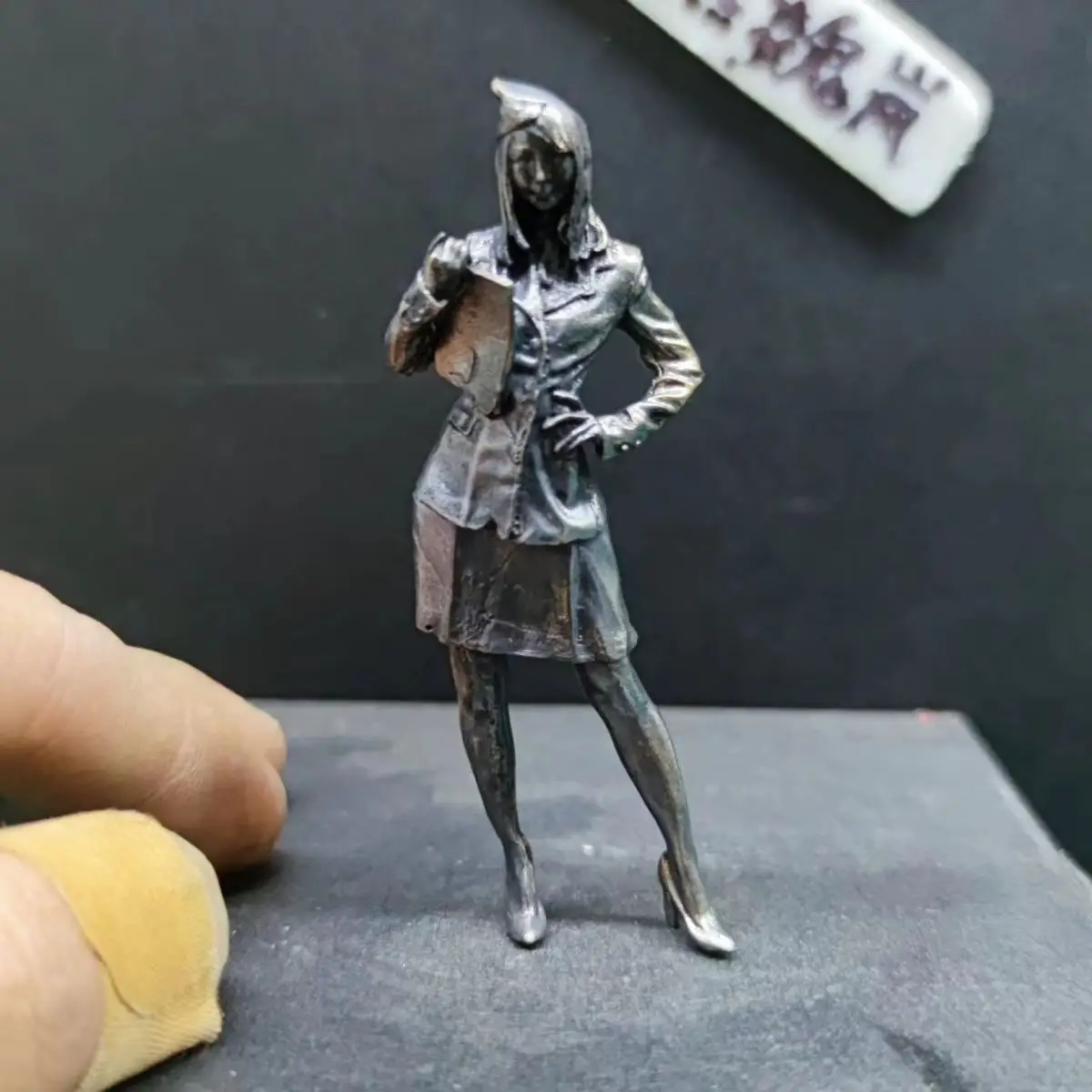 Feminino soldado saia oficial beleza figuras de ação metal cobre fino fazer antigo modelo em miniatura ornamento acessório decoração criativa