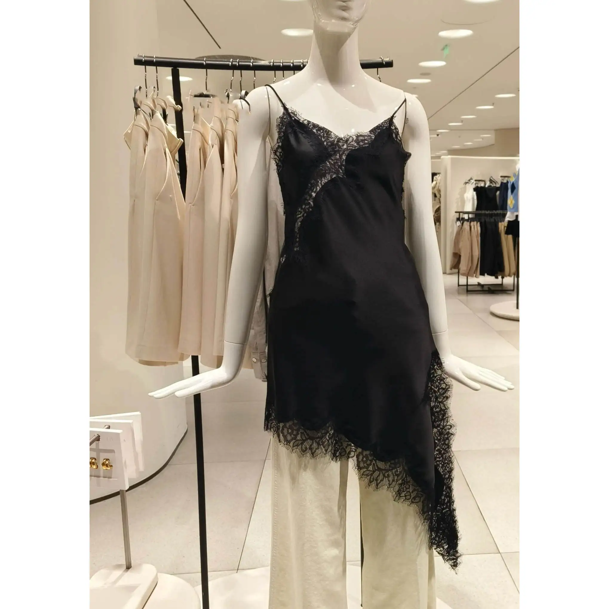 Vestido Assimétrico de Renda F Novo Verão 2025 Estilo Casual com Decote em V Sem Mangas