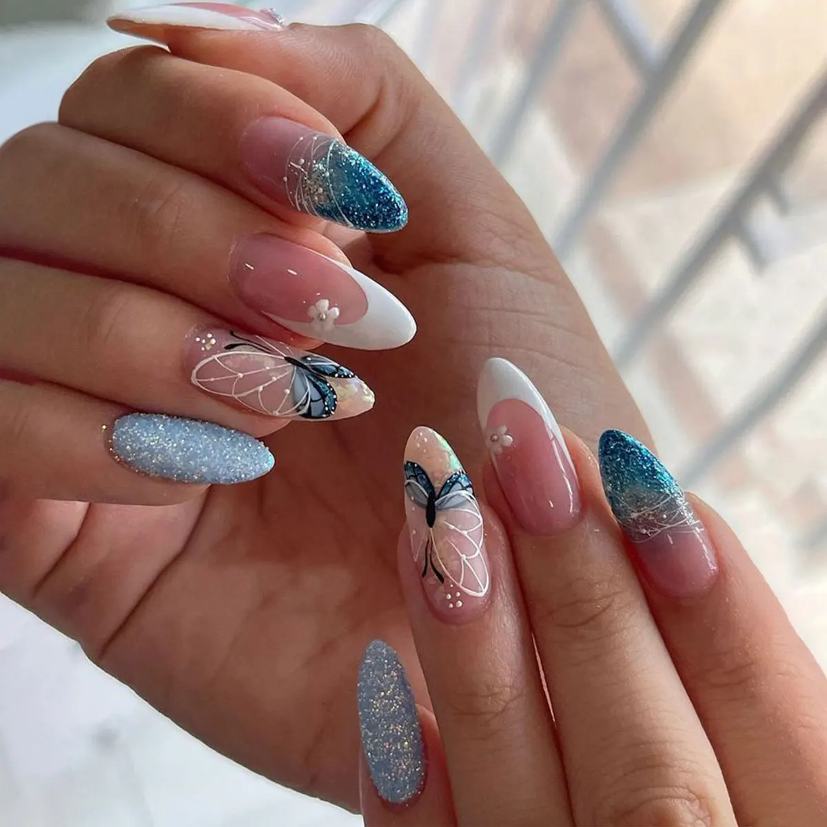

24PCS Retro French Fake Nail Art Glitter Simple Blue Sequin Butterfly Designs Almond Detachable Press on Nails Sweet False Nails