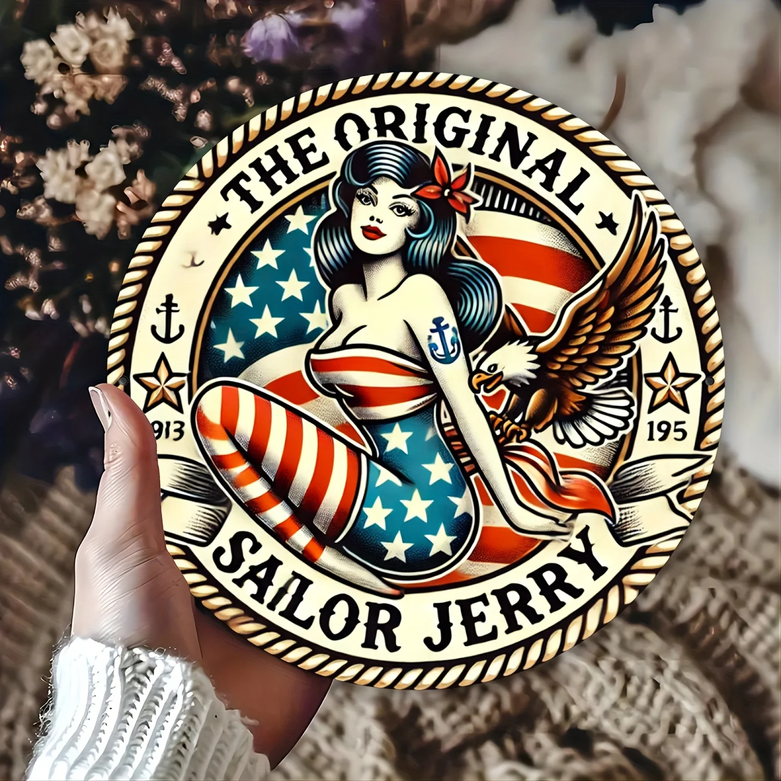 Letrero de Madera Patriótico Americano Vintage 2D, con Diseño de Águila y Ancla, Emblema Náutico Marino Redondo, Estilo Rústico, con la Leyenda 'The Original Sailor Jerry'