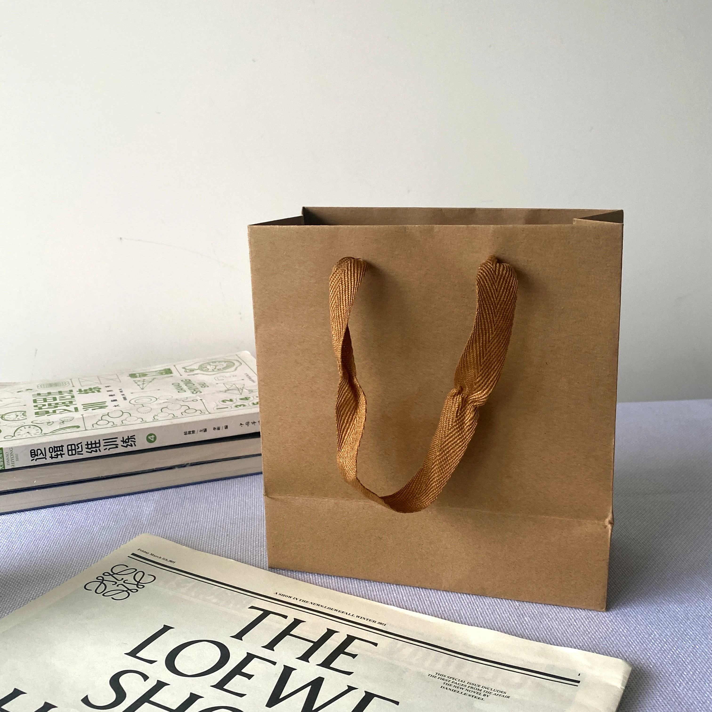 50-sacchetti-regalo-in-carta-kraft-ecologica-personalizzati-con-logo-buste-per-imballaggio-e-shopping-per-abbigliamento-e-calzature