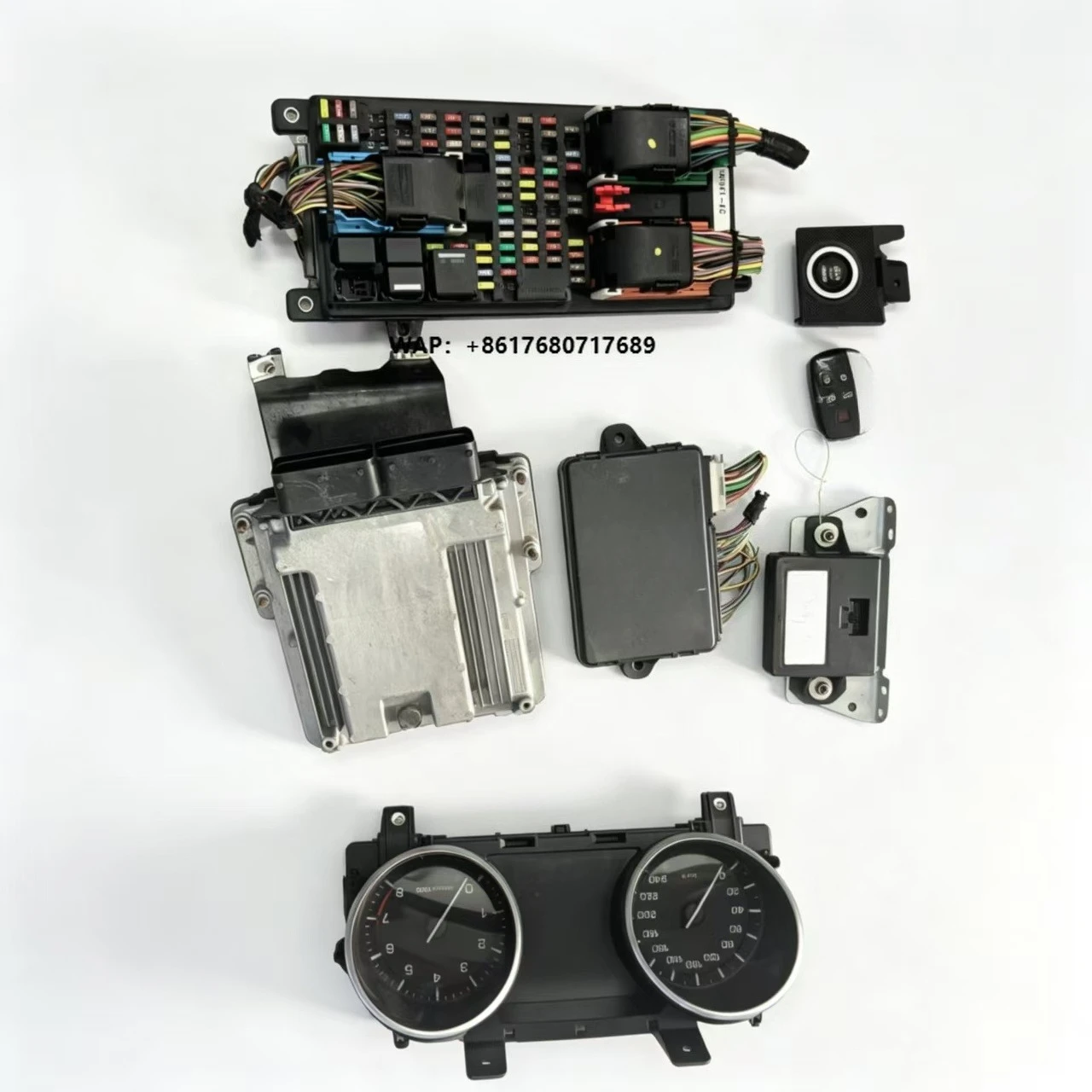 For the Fo'r  Range Rover Sport 3.0 Model, a Set of Accessories