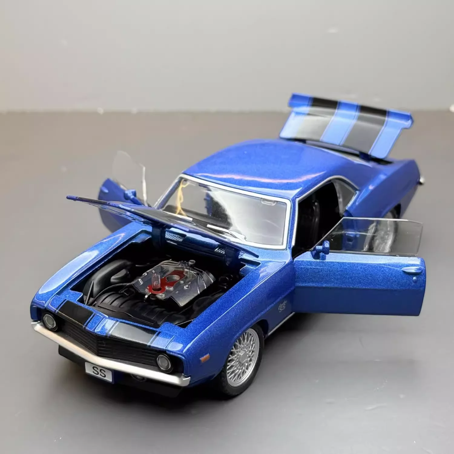 1:32 Camaro SS Bumblebee Car Model Alloy Sound & Light Effects Toy for Boys Personality Gift Collection Rebound