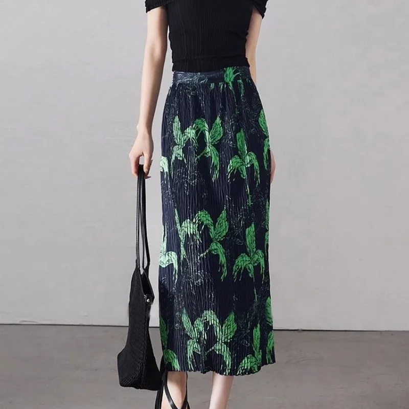 

Плиссированная юбка большого размера с разрезом для женщин летом. Новая нишевая юбка трапециевидной формы с высокой талией грушевидной формы.