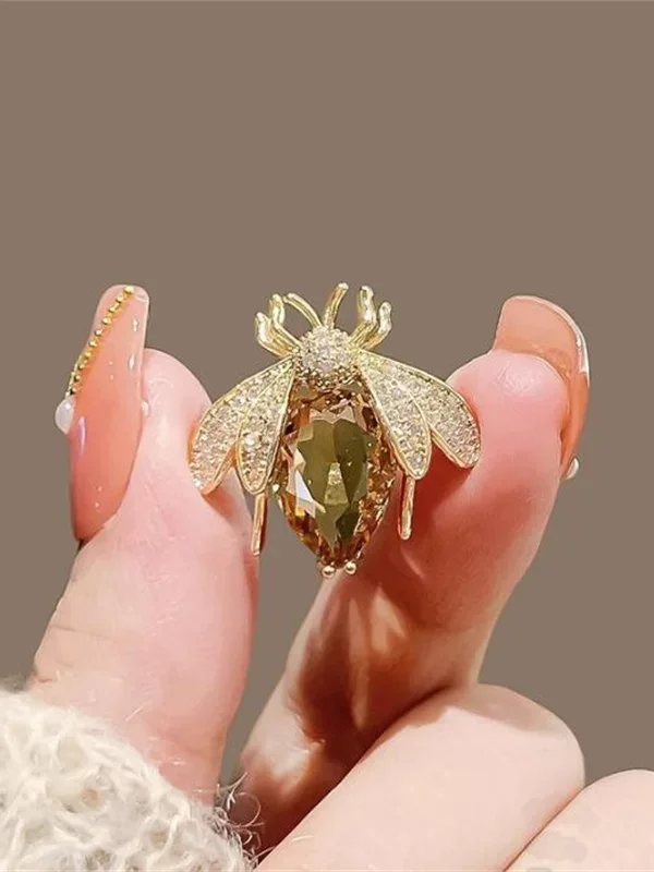 1PC Mini Zircon Animal Insect Lapel Pins For Women Unisex Crystal Butterfly Bee Brooches Banquet Jewelry Gifts image 2