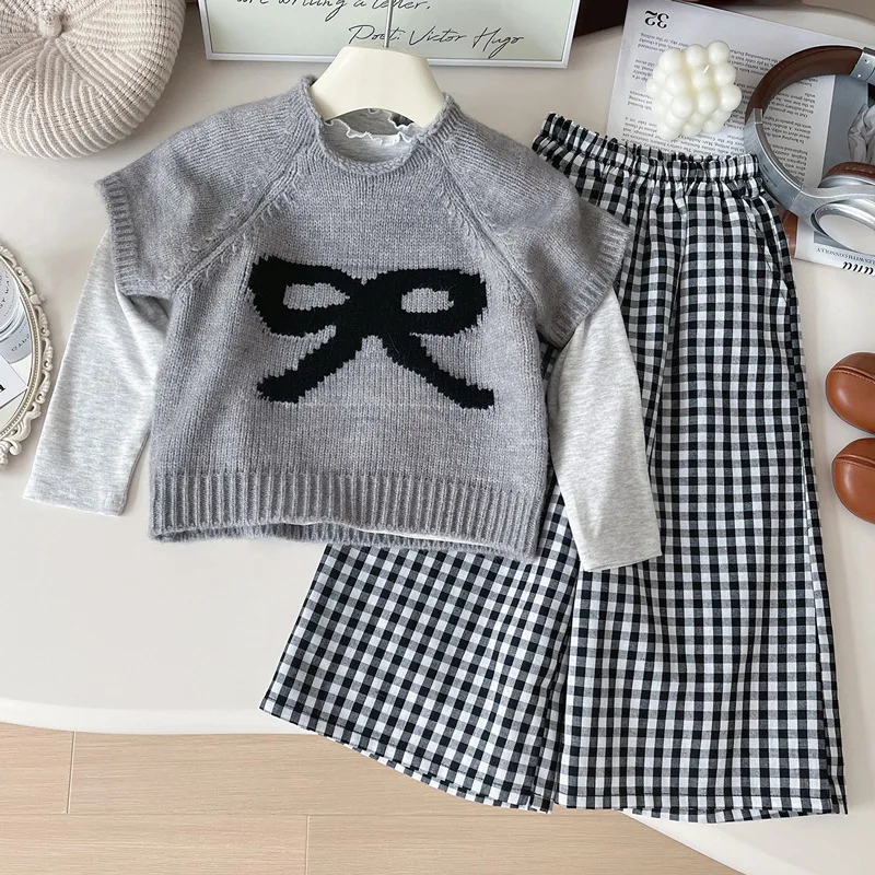 

Новинка 2025 года, осенний комплект из 3 предметов для девочек, модный вязаный жилет + клетчатые широкие брюки + топ, комплект детской модной одежды, подарок на день рождения
