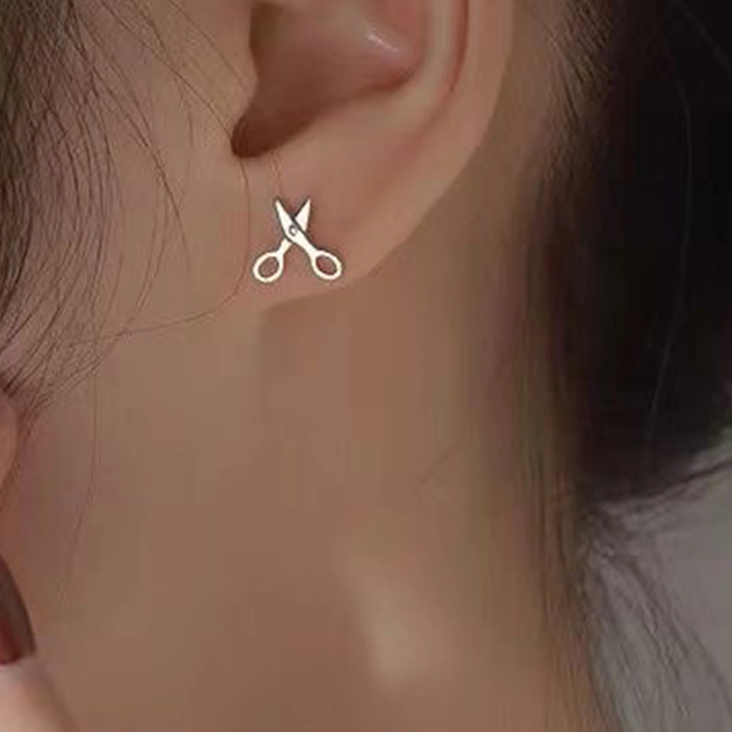 1 Pair Scissors Shaped Stud Earrings sliver Color Fashion Women/Men Punk Ear Stud Gift Jewelry Accessory